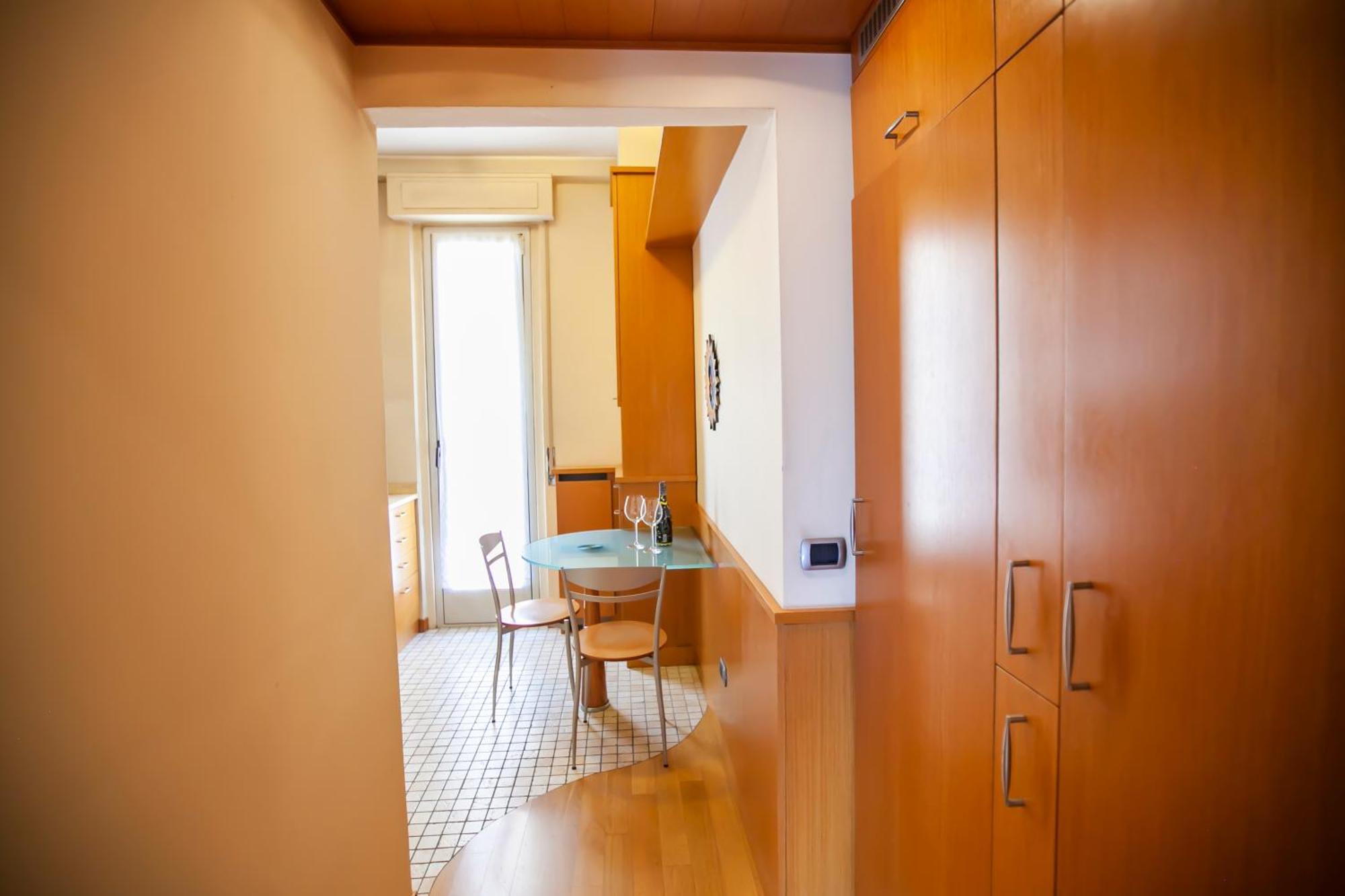 Skyline Apartment โกโม ภายนอก รูปภาพ