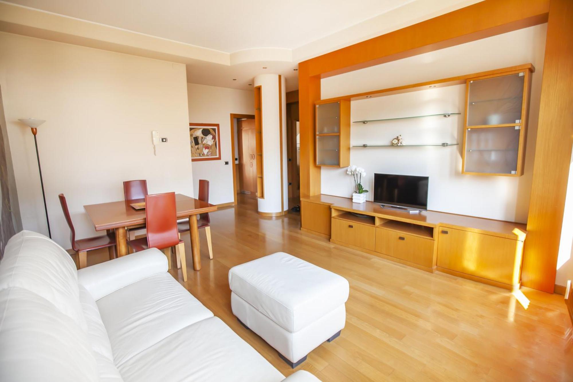 Skyline Apartment โกโม ภายนอก รูปภาพ