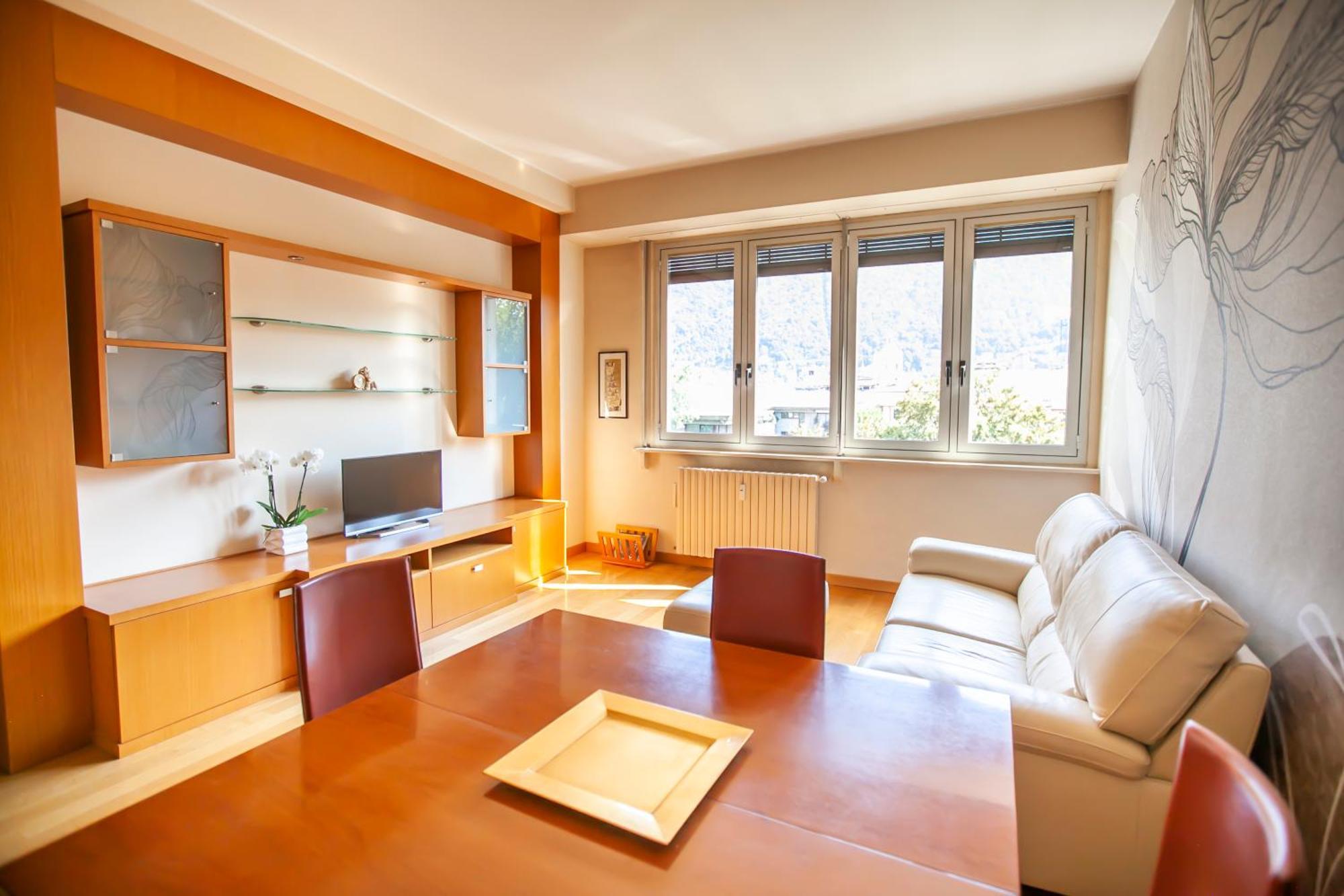 Skyline Apartment โกโม ภายนอก รูปภาพ