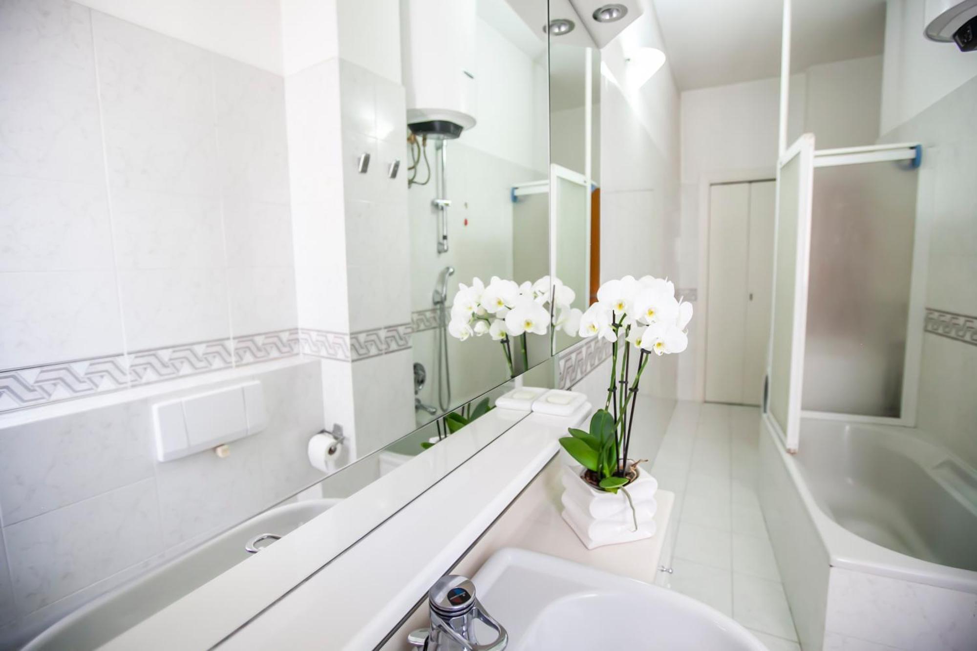 Skyline Apartment โกโม ภายนอก รูปภาพ