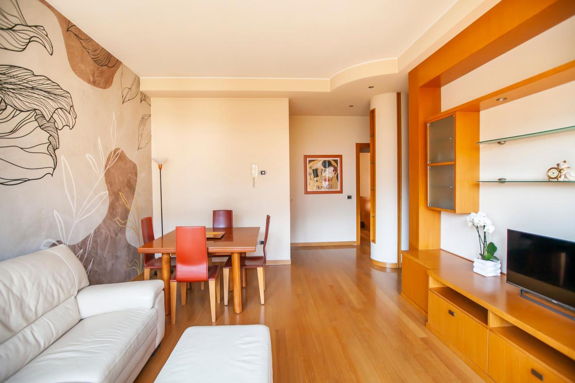 Skyline Apartment โกโม ภายนอก รูปภาพ