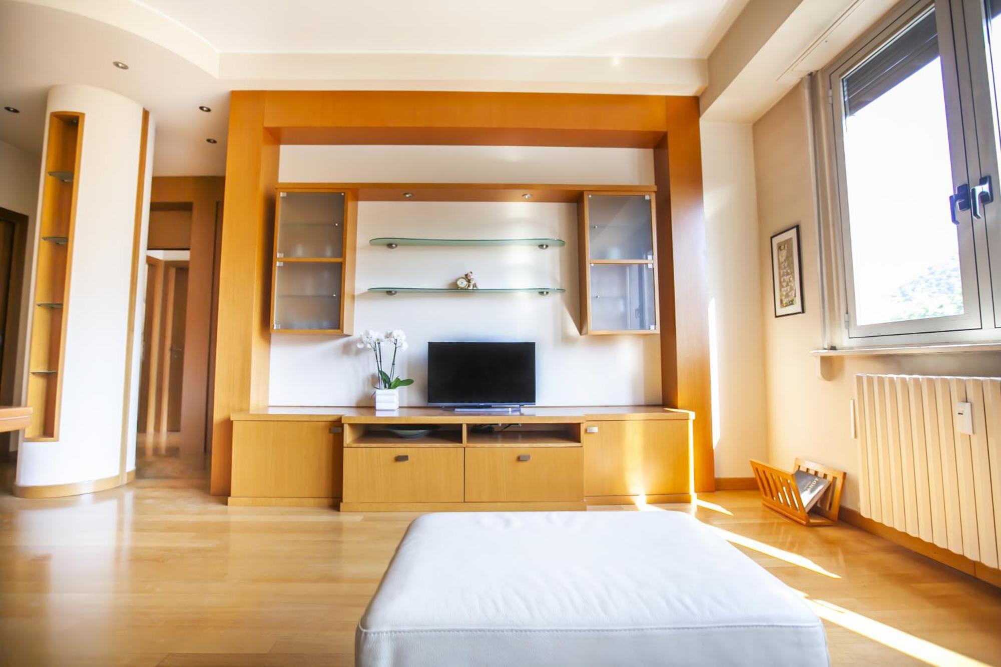 Skyline Apartment โกโม ภายนอก รูปภาพ